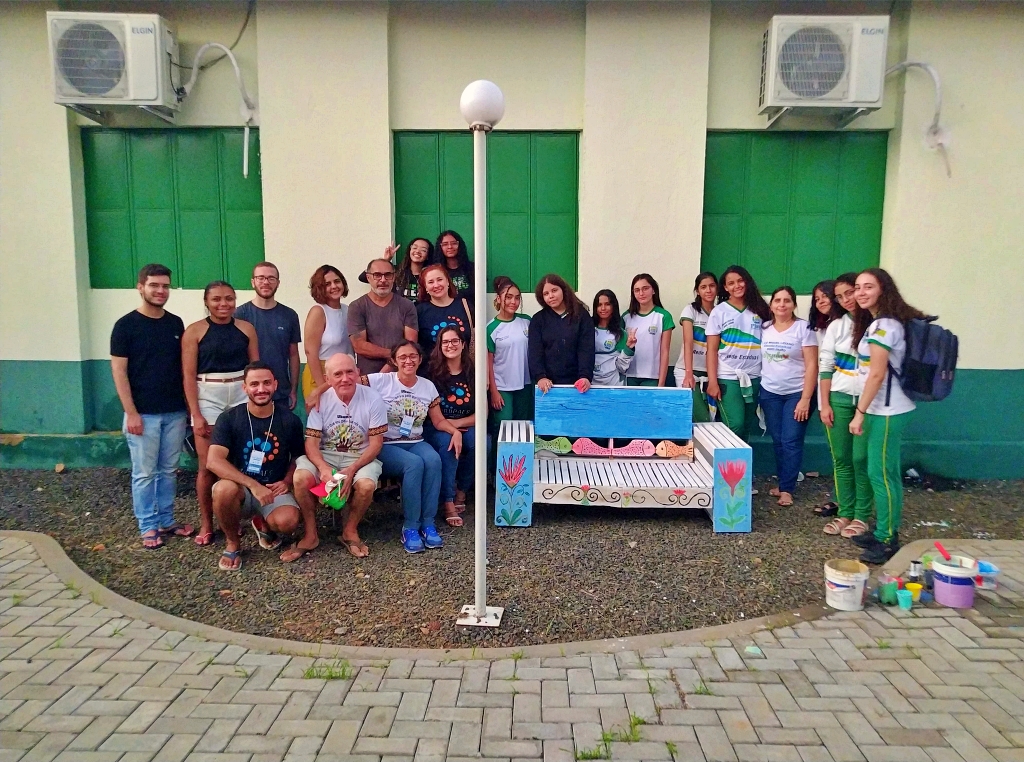 Leia mais sobre o artigo Projeto da UFPI em parceria com a FAPEPI transforma lixo em arte e renovação urbana na cidade de Picos